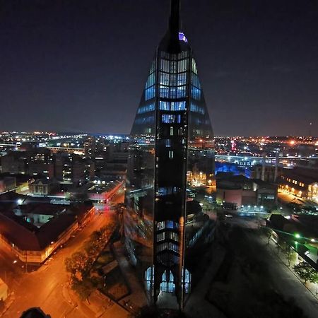 Appartamento 1507-Amazing Views & Unique Joburg Cbd Luxury Johannesburg Esterno foto