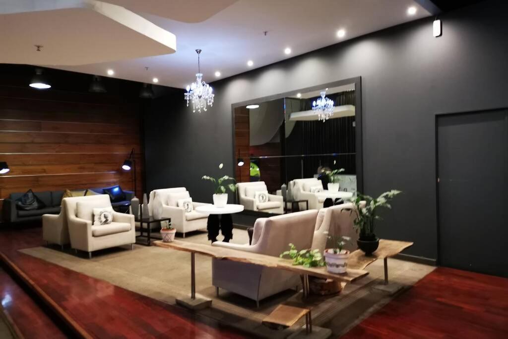 Appartamento 1507-Amazing Views & Unique Joburg Cbd Luxury Johannesburg Esterno foto