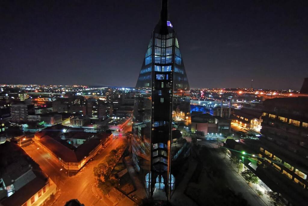 Appartamento 1507-Amazing Views & Unique Joburg Cbd Luxury Johannesburg Esterno foto