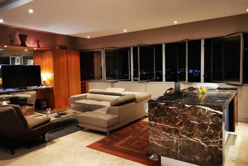 Appartamento 1507-Amazing Views & Unique Joburg Cbd Luxury Johannesburg Esterno foto